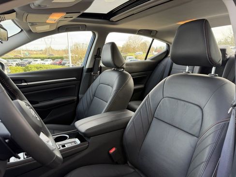 Used 2025 Nissan Altima 2.5 SR w/ SR Premium Package image 14