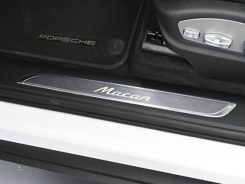 Certified 2026 Porsche Macan AWD/4WD image 16