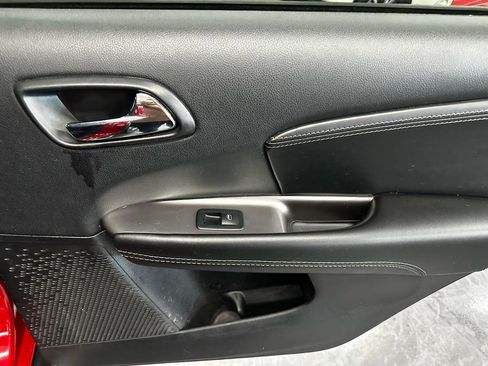 Used 2018 Dodge Journey Crossroad w/ Nav & Sun Group FWD image 12