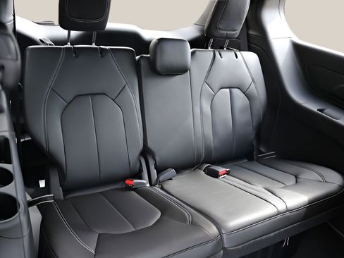 New 2026 Chrysler Pacifica Select FWD image 19