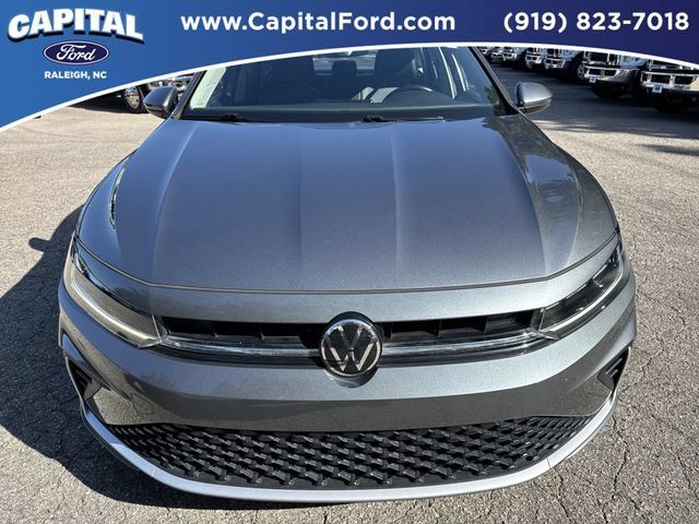 Used 2025 Volkswagen Jetta SE FWD image 10