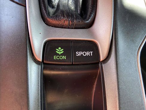 Used 2018 Honda Accord Sport image 14