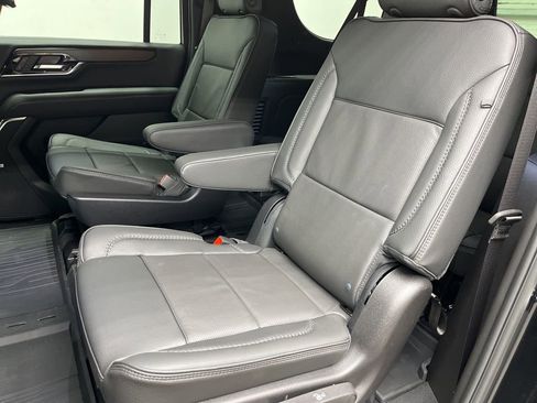 New 2026 GMC Yukon XL Denali w/ Denali Reserve Package AWD/4WD image 6