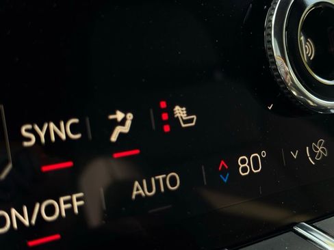 Used 2025 GMC Yukon Elevation AWD/4WD image 5