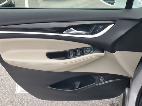 Used 2018 Buick Enclave Essence image 17