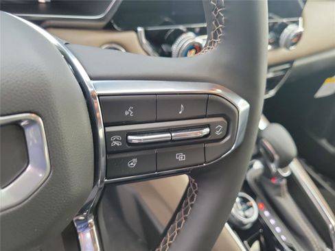 New 2026 GMC Canyon Denali AWD/4WD image 11