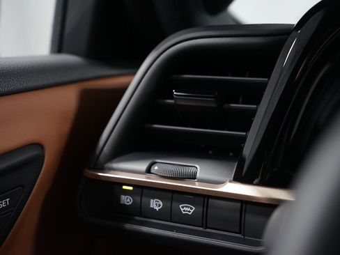 New 2025 Toyota Crown Signia image 24