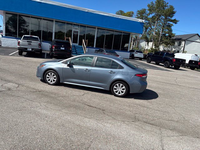 Used 2025 Toyota Corolla LE FWD image 21