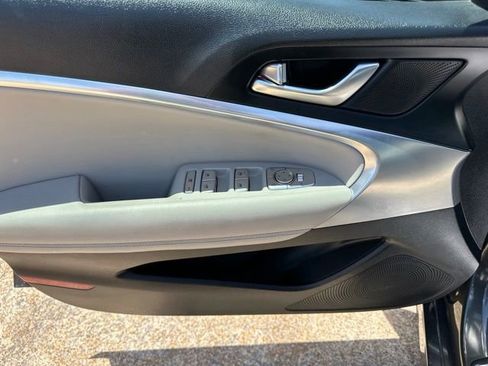 Used 2023 Genesis G70 2.0T AWD/4WD image 12