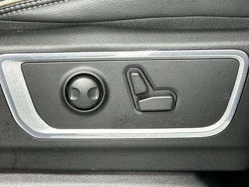 Used 2022 RAM 1500 Laramie AWD/4WD image 11
