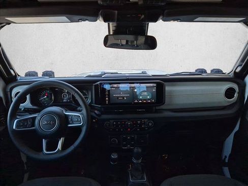 Used 2024 Jeep Wrangler Unlimited Sahara AWD/4WD image 17