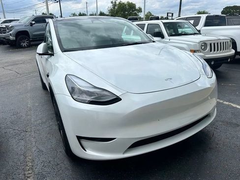 Used 2025 Tesla Model Y Long Range RWD image 2