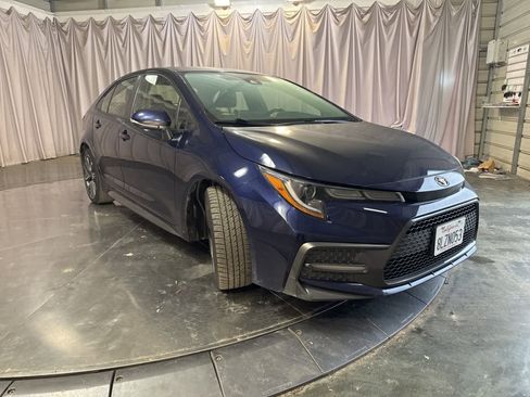 Used 2020 Toyota Corolla XSE image 3