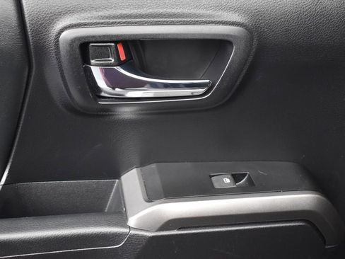 Used 2020 Toyota Tacoma Limited image 33