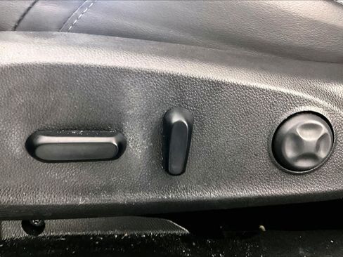 Used 2020 Buick Envision Essence FWD image 30
