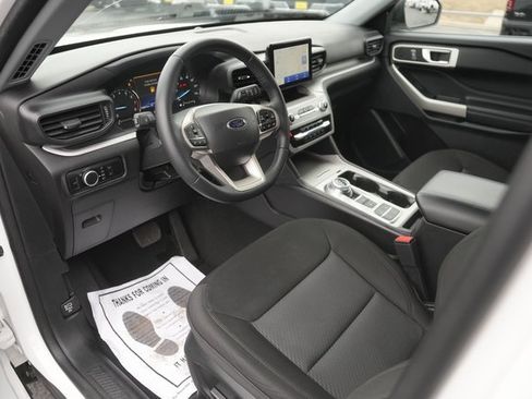 Certified 2023 Ford Explorer XLT image 8