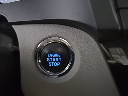 Used 2017 Toyota Sienna XLE Premium AWD/4WD image 30