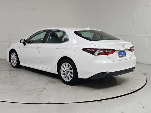 Used 2022 Toyota Camry LE FWD image 4