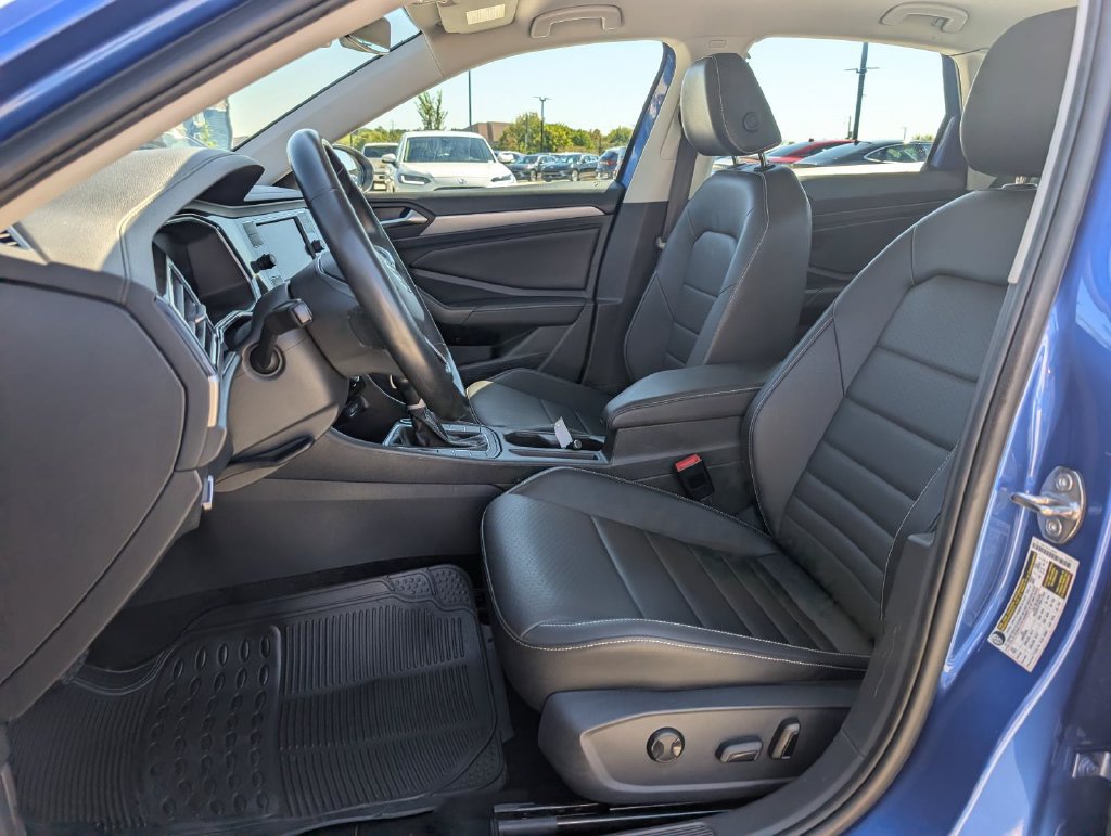 Used 2024 Volkswagen Jetta SE FWD image 18
