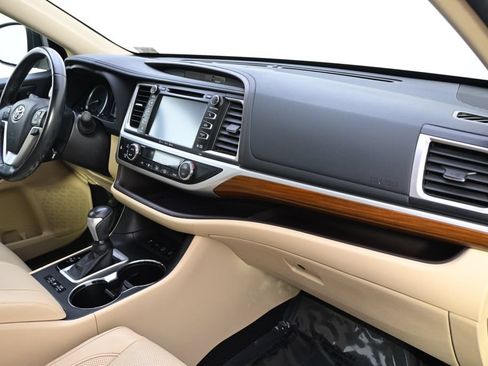 Used 2017 Toyota Highlander Limited AWD/4WD image 15
