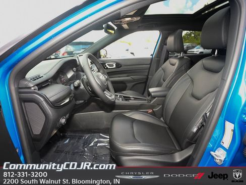 New 2025 Jeep Compass Limited w/ Sun & Sound Group AWD/4WD image 10