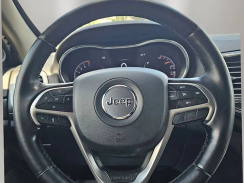 Used 2022 Jeep Grand Cherokee Laredo X AWD/4WD image 15