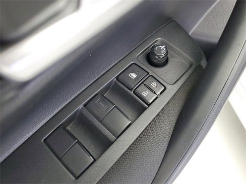 Used 2021 Toyota Corolla LE image 21
