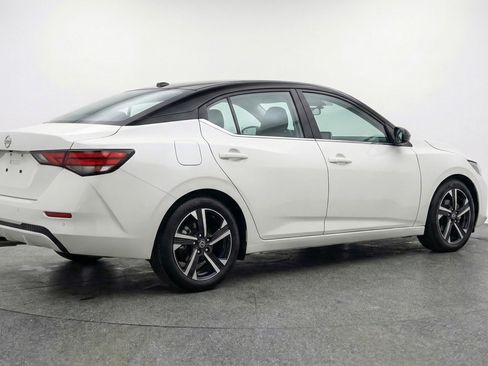 Used 2025 Nissan Sentra SV FWD image 9