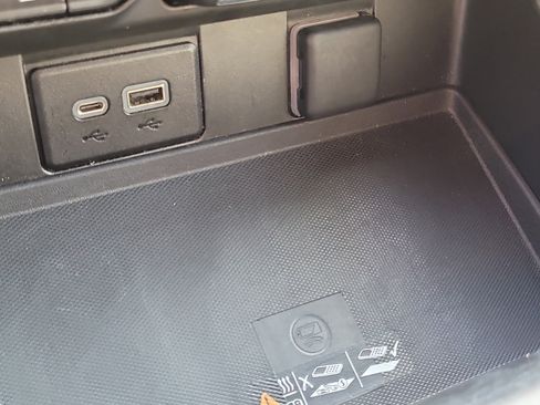 Used 2023 Chevrolet Suburban Premier image 29