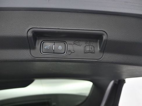 Used 2023 Ford Explorer Limited image 16