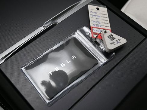 Used 2025 Tesla Model 3 Long Range image 34