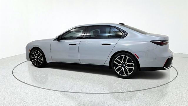 Used 2025 BMW 740i RWD image 5