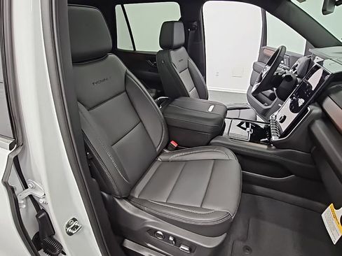 New 2026 GMC Yukon Denali w/ Sun & Power Step Package image 45