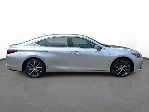 Used 2025 Lexus ES 350 w/ Premium Package FWD image 2