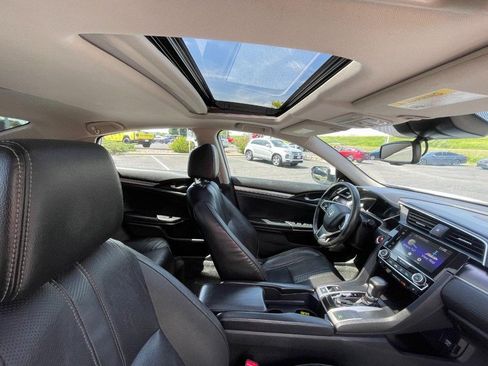 Used 2017 Honda Civic Touring image 10
