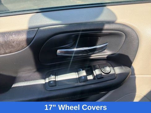 Used 2017 Dodge Grand Caravan SE FWD image 11