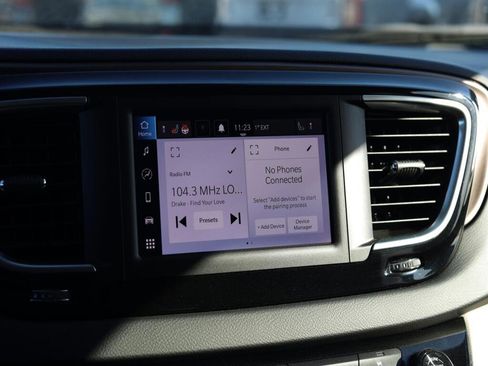 Used 2024 Chrysler Voyager LX image 15