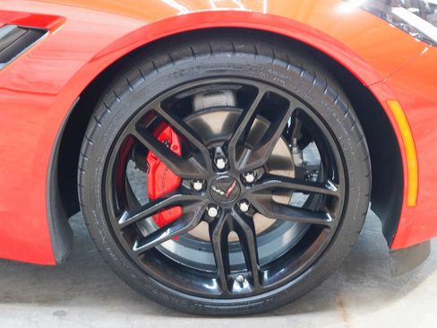 Used 2019 Chevrolet Corvette Stingray Coupe w/ Carbon Flash Badge Package RWD image 60