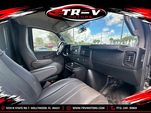 Used 2018 Chevrolet Express 2500 w/ Driver Convenience Package RWD image 14