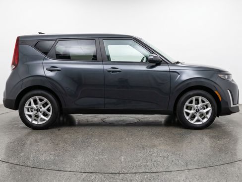 Used 2025 Kia Soul LX w/ LX Technology Package FWD image 11