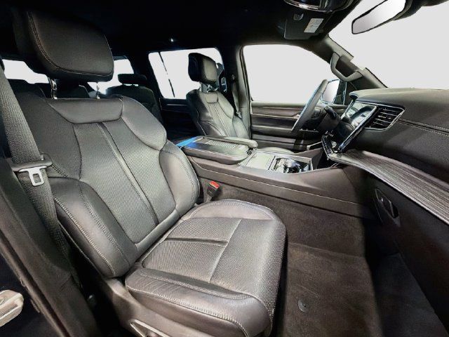 Used 2024 Jeep Wagoneer Series III w/ Flexible Seating Group AWD/4WD image 12
