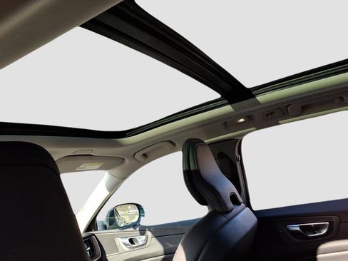 Used 2023 Volvo XC60 B5 Plus w/ Climate Package image 13