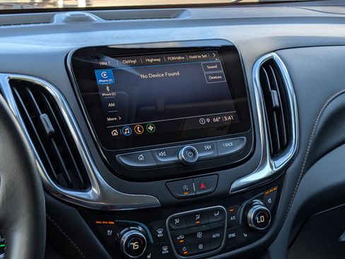 Used 2022 Chevrolet Equinox Premier image 18