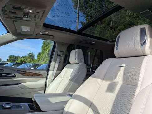 Used 2024 Cadillac Escalade Sport Platinum w/ LPO, ONYX Package AWD/4WD image 12