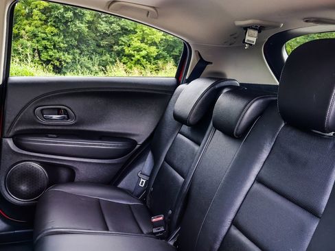 Used 2020 Honda HR-V Touring image 18