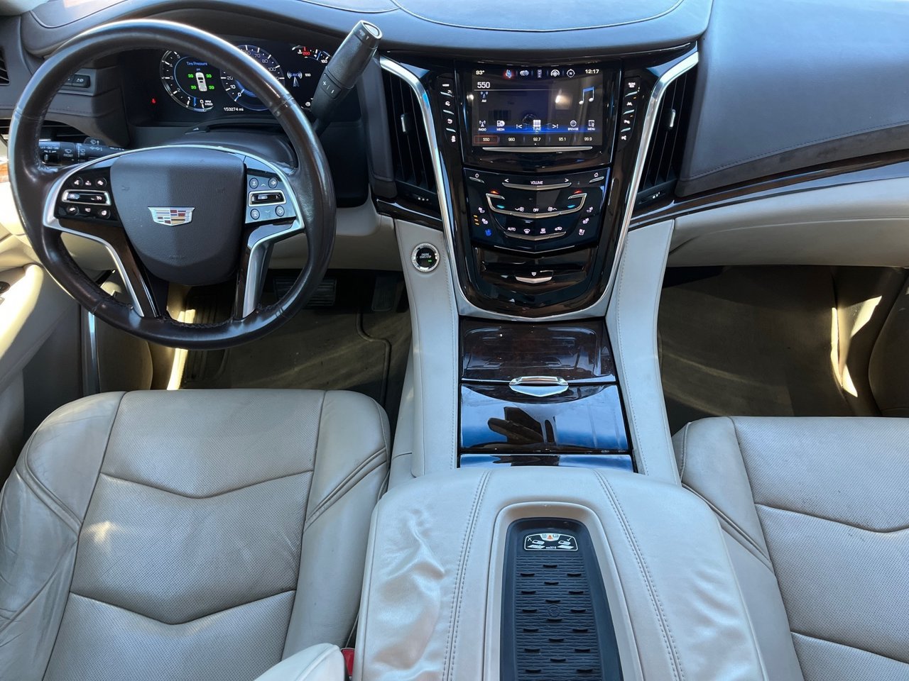 Used 2017 Cadillac Escalade Luxury AWD/4WD image 12