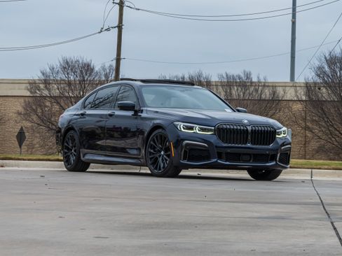 Used 2022 BMW 750i xDrive w/ Executive Package image 2