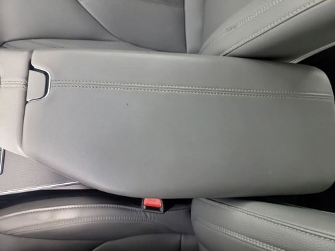 Used 2019 Toyota Avalon XLE image 33