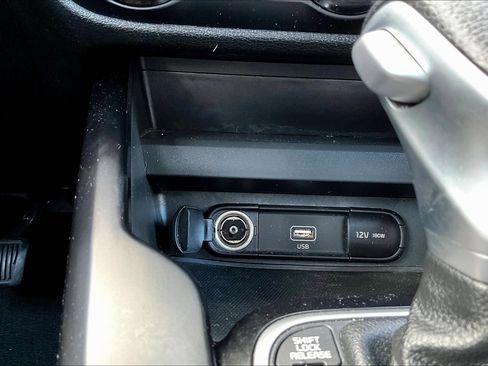 Used 2022 Kia Soul LX FWD image 18