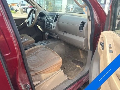 Used 2014 Nissan Frontier SV w/ SV Value Truck Package AWD/4WD image 15